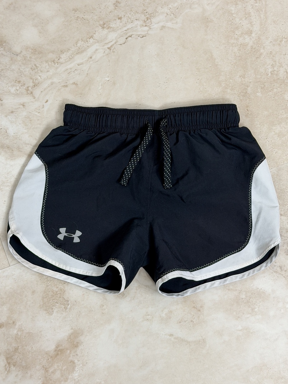 Under Armour Girls YSM Black White HeatGear Running Shorts Athletic Sporty